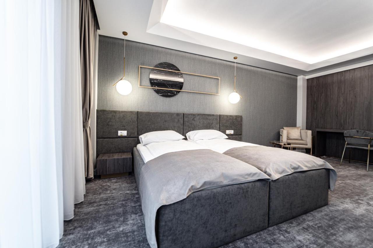 Hotel Caprice 바커우 외부 사진